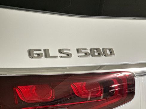 New 2026 Mercedes-Benz GLS 580 4MATIC image 21