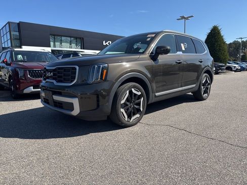 Used 2023 Kia Telluride S image 1