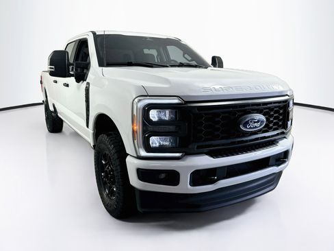 Used 2023 Ford F250 XL w/ STX Appearance Package AWD/4WD image 3