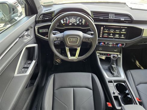 New 2025 Audi Q3 2.0T Premium image 12