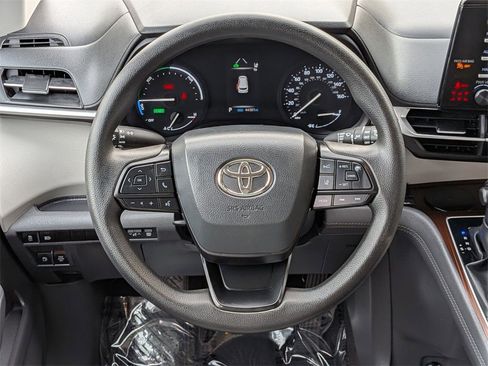 Used 2024 Toyota Sienna LE image 22