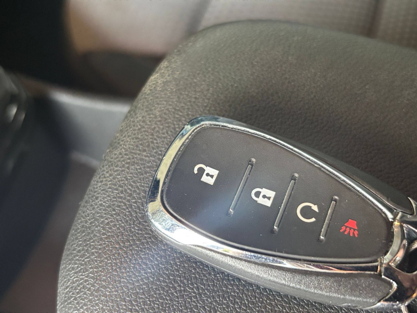 Used 2025 Chevrolet Trax LT FWD image 22