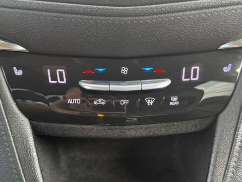 Used 2018 Cadillac XT5 Luxury w/ Driver Awareness Package AWD/4WD image 37