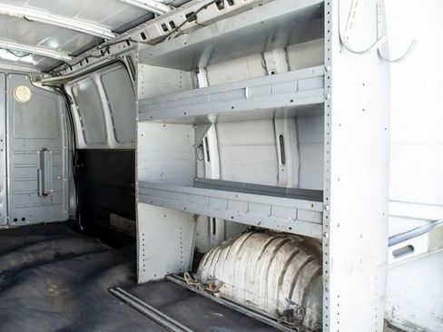 Used 2017 Chevrolet Express 3500 Extended image 17