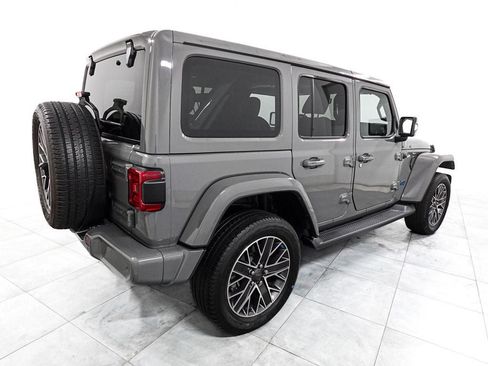 Used 2023 Jeep Wrangler Unlimited Sahara AWD/4WD image 7