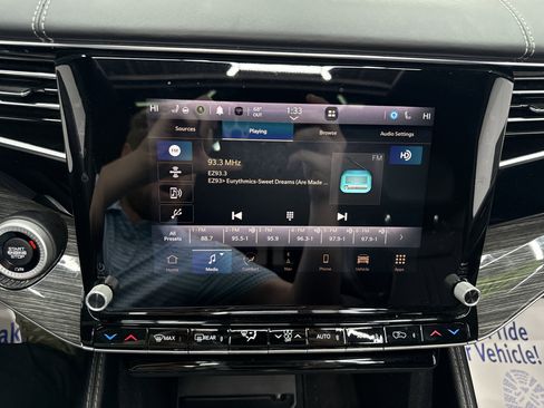 Used 2022 Jeep Wagoneer Series III w/ Premium Group I image 15