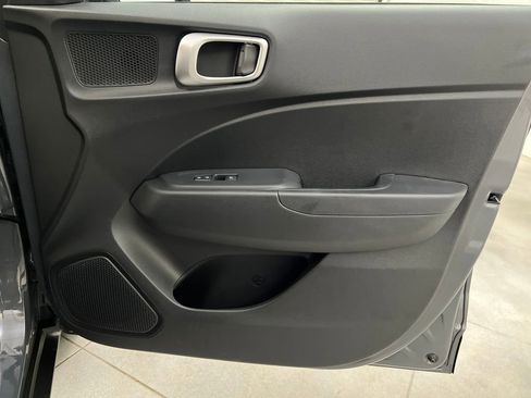 Used 2025 Hyundai Venue SE image 24