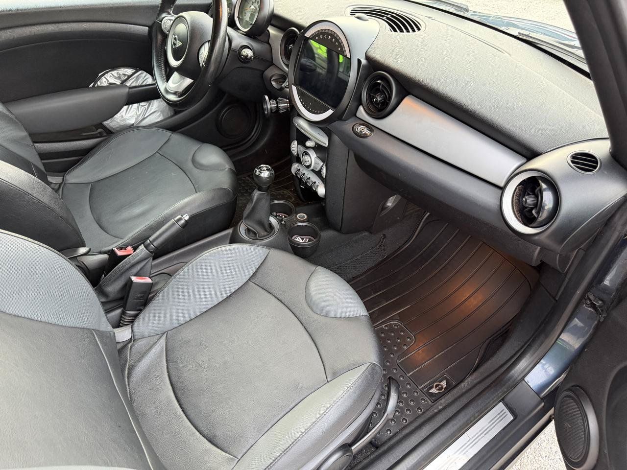 Used 2010 MINI Cooper Convertible FWD image 9