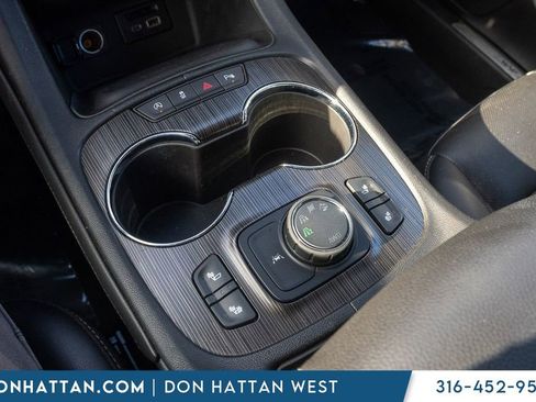 Used 2021 GMC Acadia SLT AWD/4WD image 10