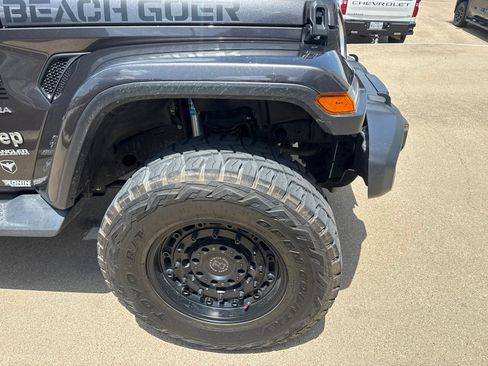 Used 2019 Jeep Wrangler Unlimited Sahara w/ Safety Group AWD/4WD image 4