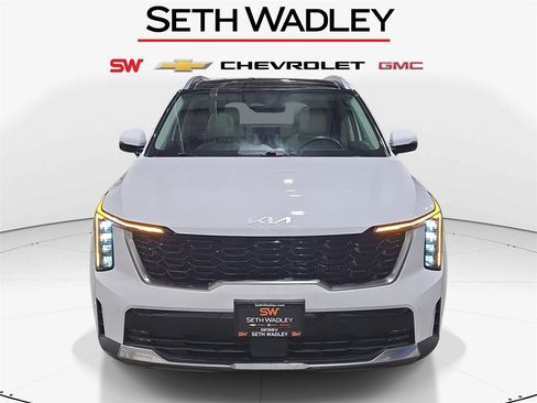 Used 2024 Kia Sorento EX w/ Panoramic Sunroof Package image 2