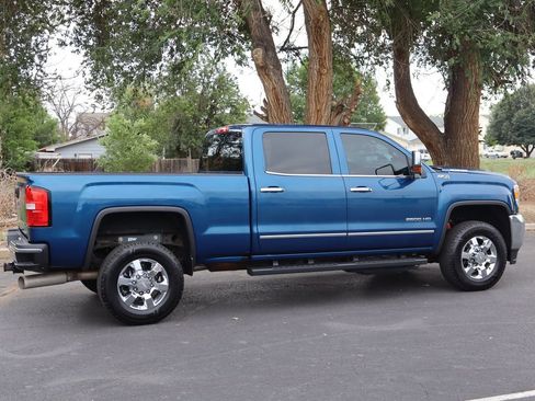 Used 2017 GMC Sierra 2500 SLT w/ Duramax Plus Package AWD/4WD image 4