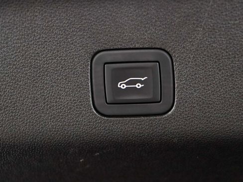 Used 2025 GMC Yukon Denali Ultimate AWD/4WD image 37