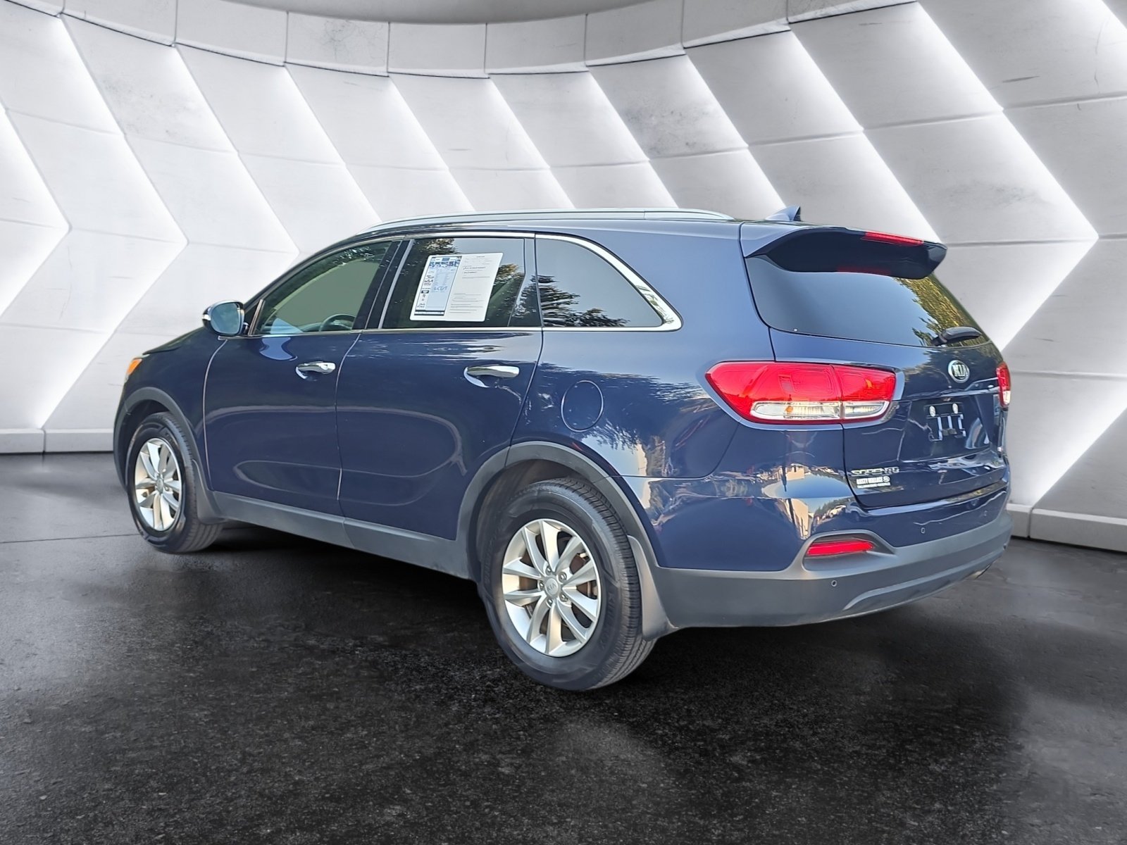 Used 2016 Kia Sorento 2WD LX w/ LX Convenience Package image 3
