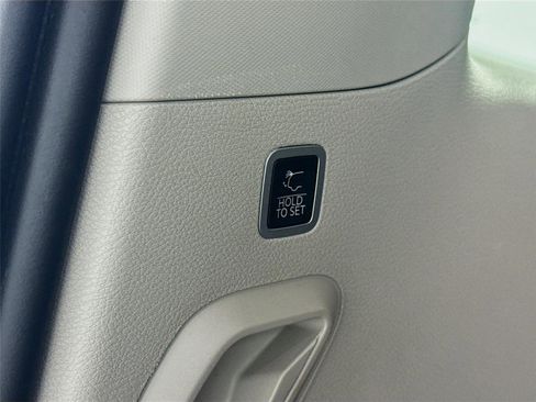 Used 2022 Jeep Wagoneer Series III w/ Flexible Seating Group image 20