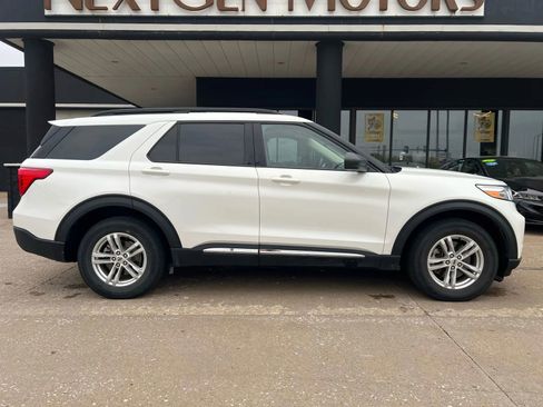 Used 2022 Ford Explorer XLT w/ Equipment Group 202A image 10