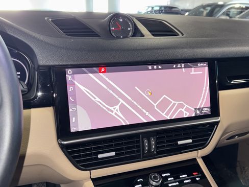 Used 2021 Porsche Cayenne image 26