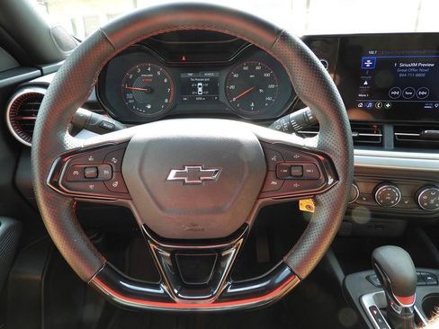 Used 2025 Chevrolet Trax RS w/ Driver Confidence Package FWD image 18