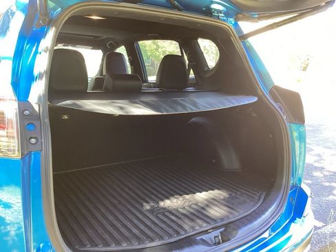 Used 2018 Toyota RAV4 SE w/ Power Extra Value Package AWD/4WD image 17