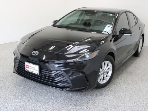 Used 2026 Toyota Camry LE w/ Convenience Package FWD image 2