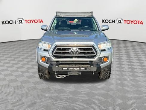 Used 2020 Toyota Tacoma SR5 AWD/4WD image 2