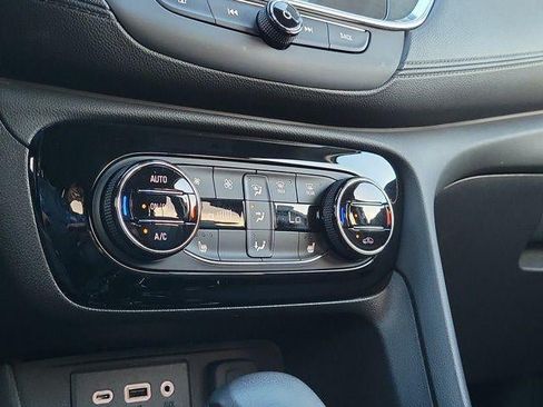 Used 2023 Buick Encore GX Select w/ Sport Touring Package FWD image 27