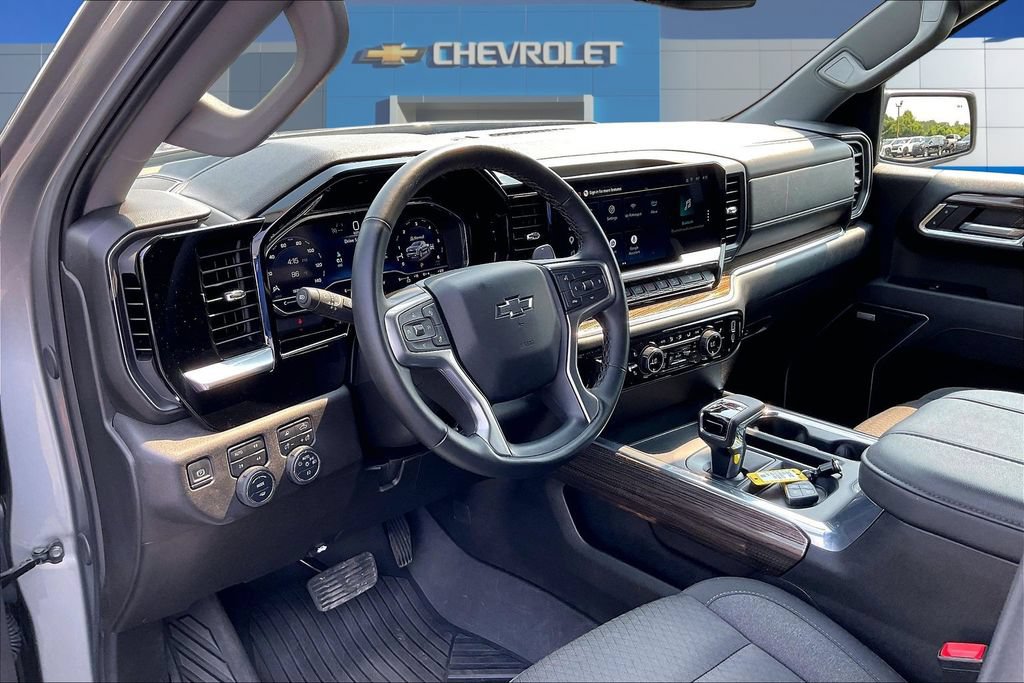Used 2025 Chevrolet Silverado 1500 RST AWD/4WD image 18
