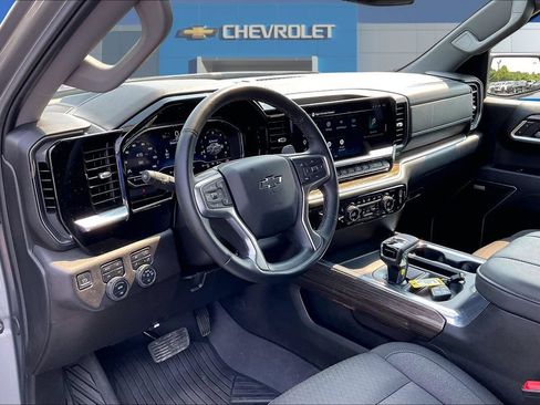 Used 2025 Chevrolet Silverado 1500 RST AWD/4WD image 18
