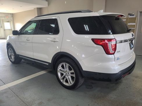 Used 2017 Ford Explorer XLT w/ Equipment Group 202A FWD image 13