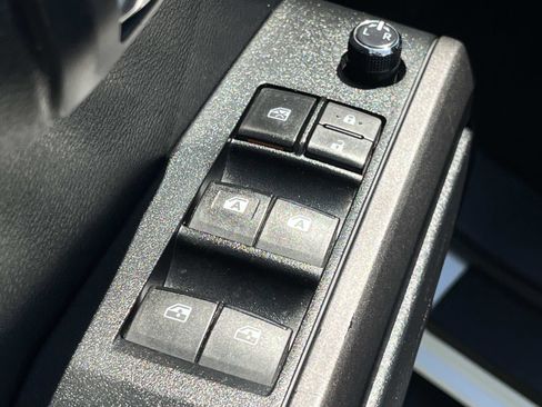 Used 2018 Toyota Tacoma TRD Off-Road AWD/4WD image 28