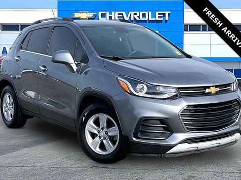 Used 2020 Chevrolet Trax LT w/ LT Convenience Package image 1