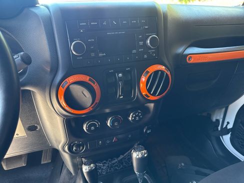 Used 2015 Jeep Wrangler Unlimited Sahara w/ Connectivity Group AWD/4WD image 24