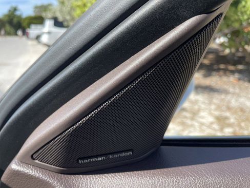 Used 2014 Mercedes-Benz E 550 4MATIC Sedan image 27