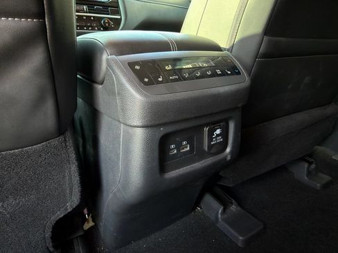 Used 2025 Nissan Pathfinder Platinum FWD image 23