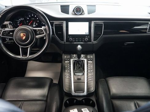 Used 2018 Porsche Macan image 46