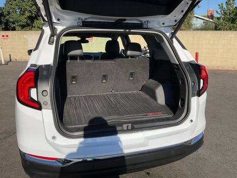 Used 2022 GMC Terrain SLT image 26