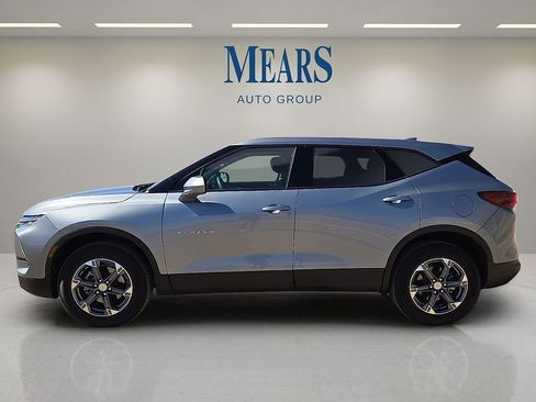Used 2025 Chevrolet Blazer LT image 2