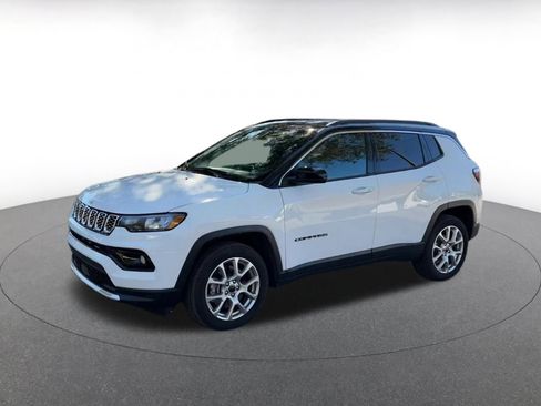 Used 2025 Jeep Compass Limited image 8