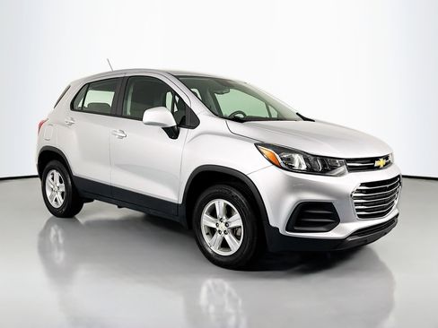 Used 2018 Chevrolet Trax LS AWD/4WD image 3