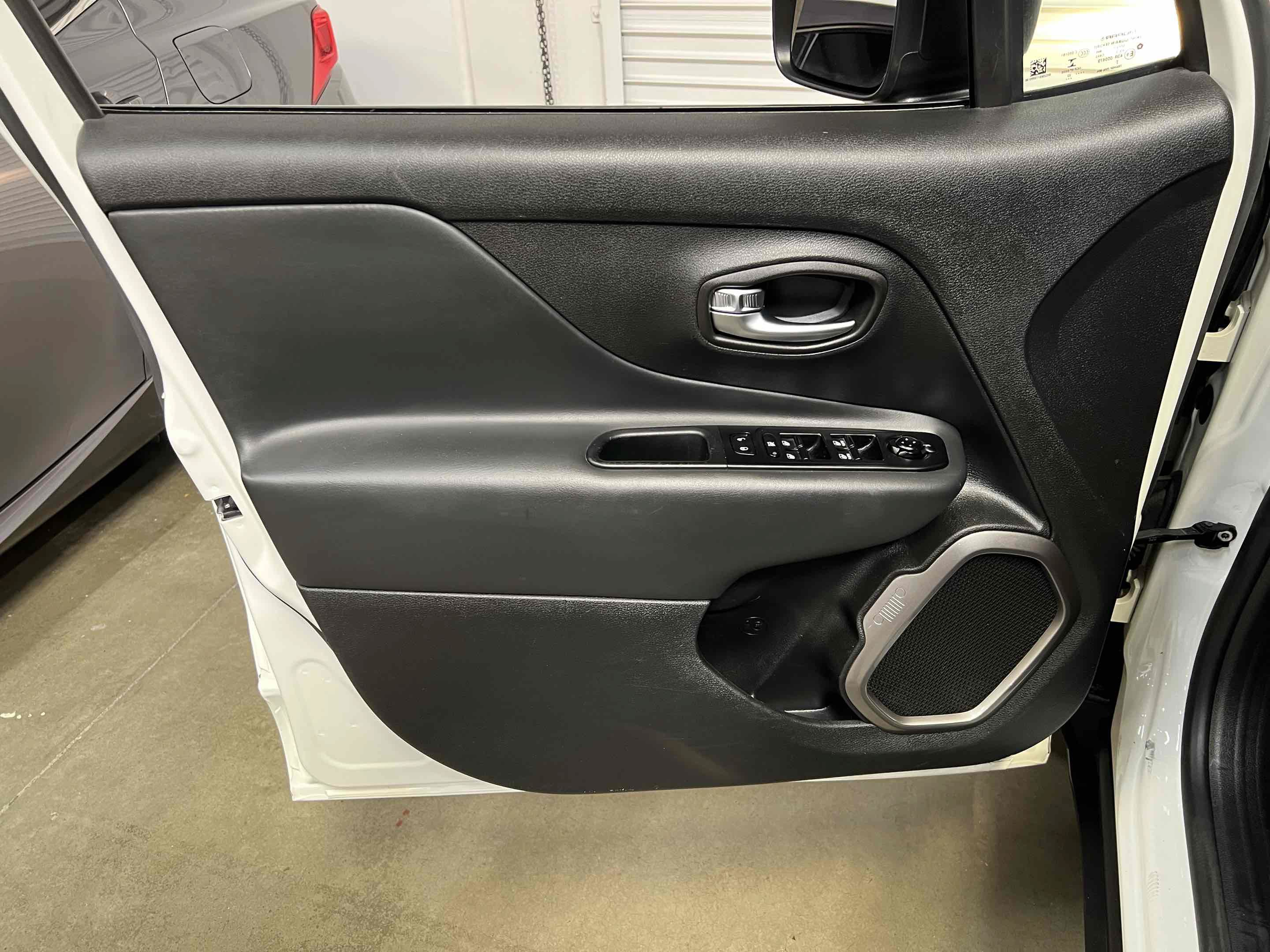 Used 2022 Jeep Renegade Latitude AWD/4WD image 79