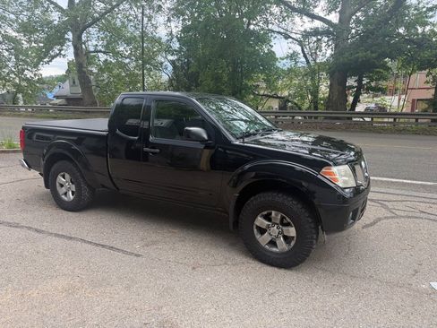 Used 2012 Nissan Frontier SV AWD/4WD image 2