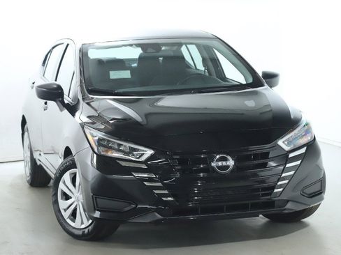 Certified 2025 Nissan Versa S w/ Trunk Package image 2