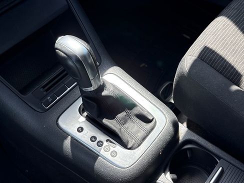 Used 2015 Volkswagen Tiguan S image 26