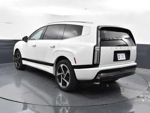 New 2026 Hyundai Ioniq 9 Calligraphy image 8