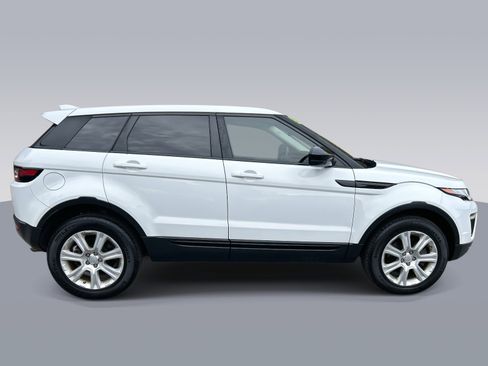Used 2019 Land Rover Range Rover Evoque SE Premium image 2