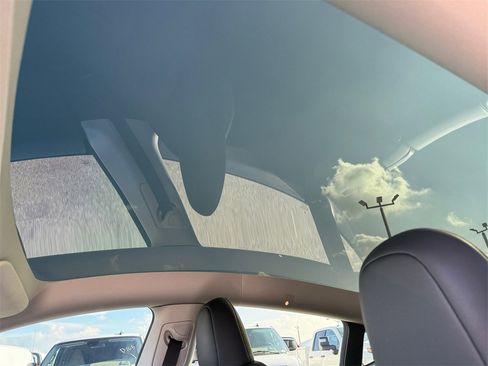 Used 2024 Tesla Model Y Long Range image 24