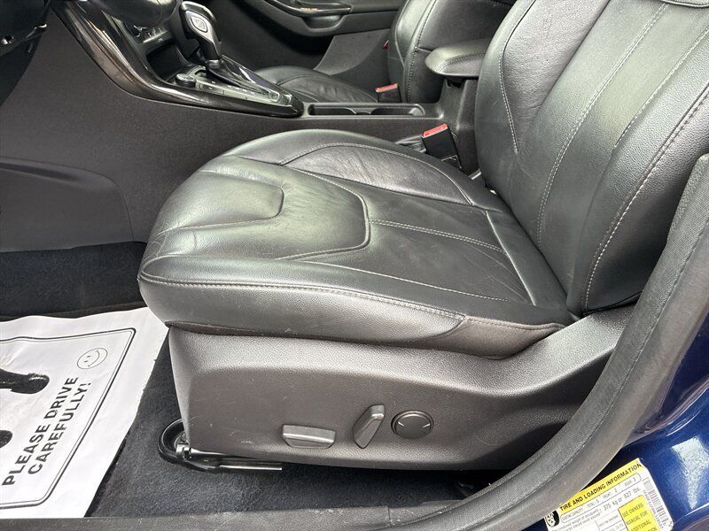 Used 2017 Ford Focus Titanium FWD image 13