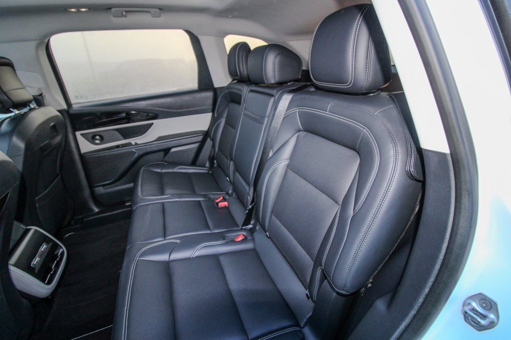 Used 2024 Lincoln Nautilus Premier w/ Equipment Group 102A AWD/4WD image 9