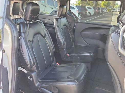 Certified 2025 Chrysler Pacifica Select FWD image 20