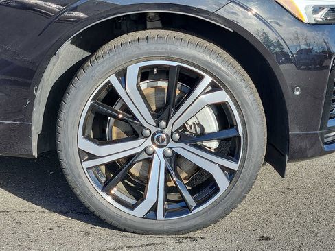 Certified 2024 Volvo XC60 T8 Ultimate w/ Protection Package Premier image 12